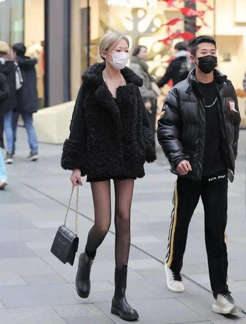 短肉丝袜短靴子,展现独特魅力