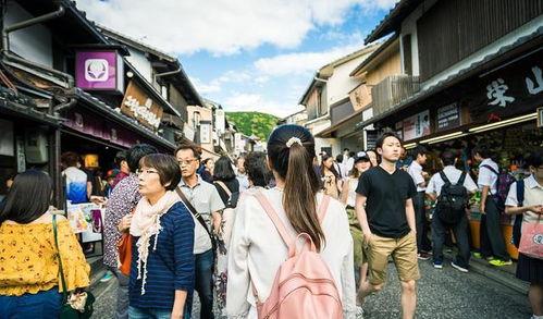日本旅游高峰期,畅游樱花之国，体验人潮涌动的魅力